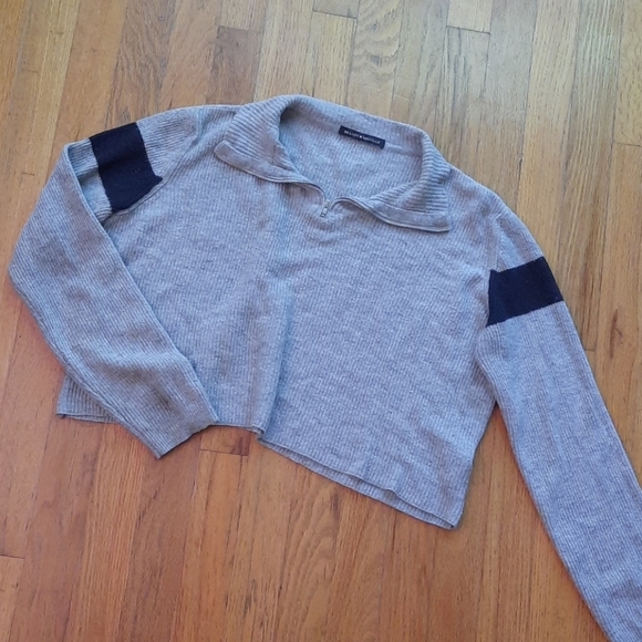 Brandy melville gray cropped sweater - Picture 2 of 6